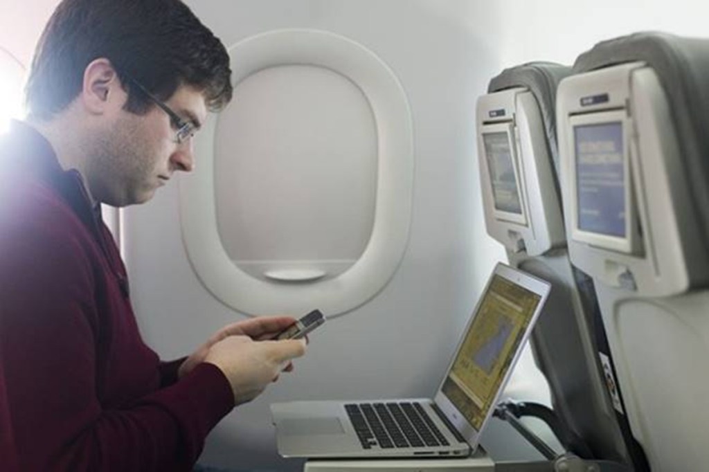 Can in-flight connectivity, a $2-3 billion opportunity, take off in India? Can in-flight connectivity, a $2-3 billion opportunity, take off in India?