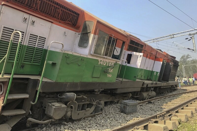 rae bareli train accident, raebareli train accident today, raebareli train accident, raebareli new farakka express, farakka express derailment, farakka express accident, raebareli train hadsa, raebareli train video, raebareli train accident images