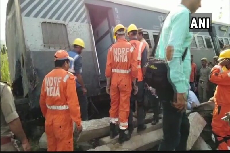 rae bareli train accident, raebareli train accident today, raebareli train accident, raebareli new farakka express, farakka express derailment, farakka express accident, raebareli train hadsa, raebareli train video, raebareli train accident images