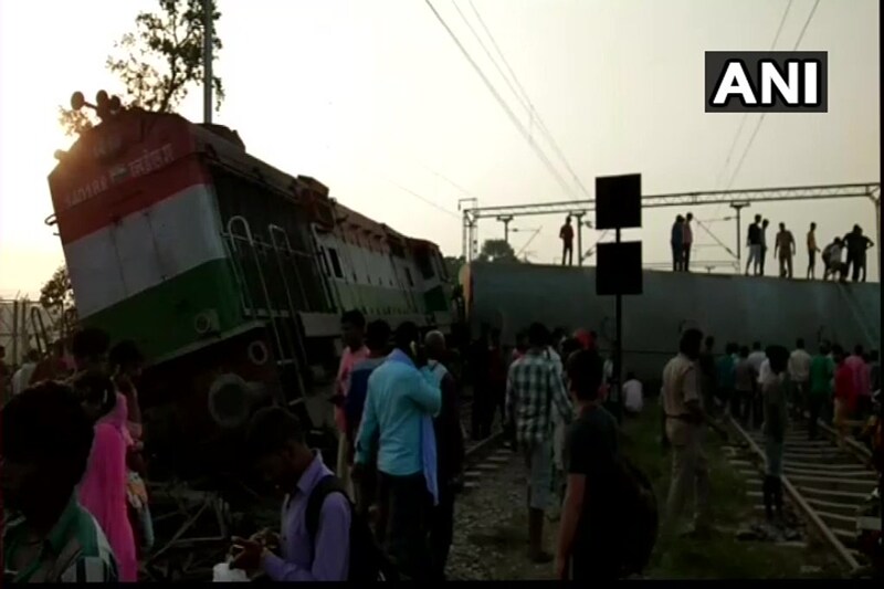 rae bareli train accident, raebareli train accident today, raebareli train accident, raebareli new farakka express, farakka express derailment, farakka express accident, raebareli train hadsa, raebareli train video, raebareli train accident images