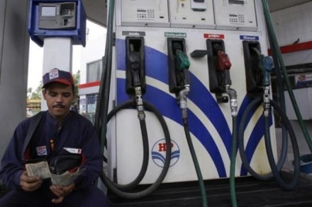 Because of high price in Delhi and low prices in states like UP and Haryana, customers are deserting the petrol pumps in Delhi leading to huge drop in sales. (Reuters)