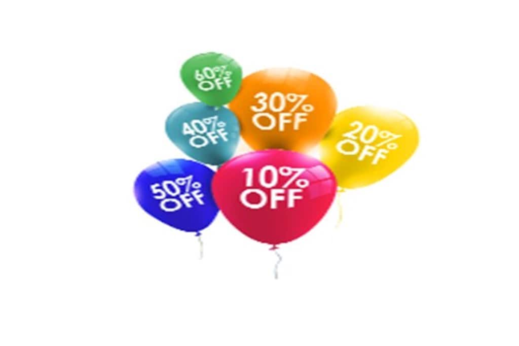 Discount war: Offline retailers take on online biggies, declare 15-20% price cut, freebies and cash backs