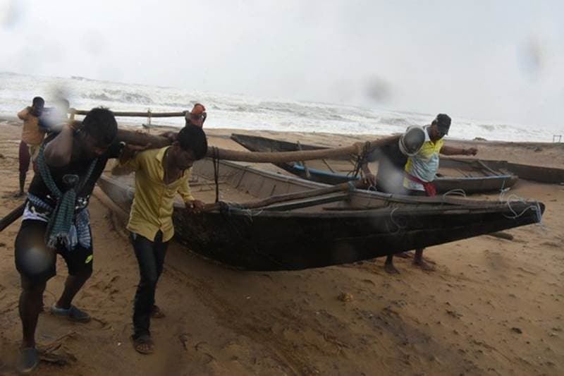 odisha cyclone 2018, cyclone titli images, cyclone titli path, cyclone titli kolkata, cyclone titli news, cyclone titli update, cyclone titli current status, cyclone titli update news, cyclone in odisha today, picture of cyclone in odisha, images of cyclone in odisha, pics of cyclone in odisha, andhra pradesh cyclone 2018
