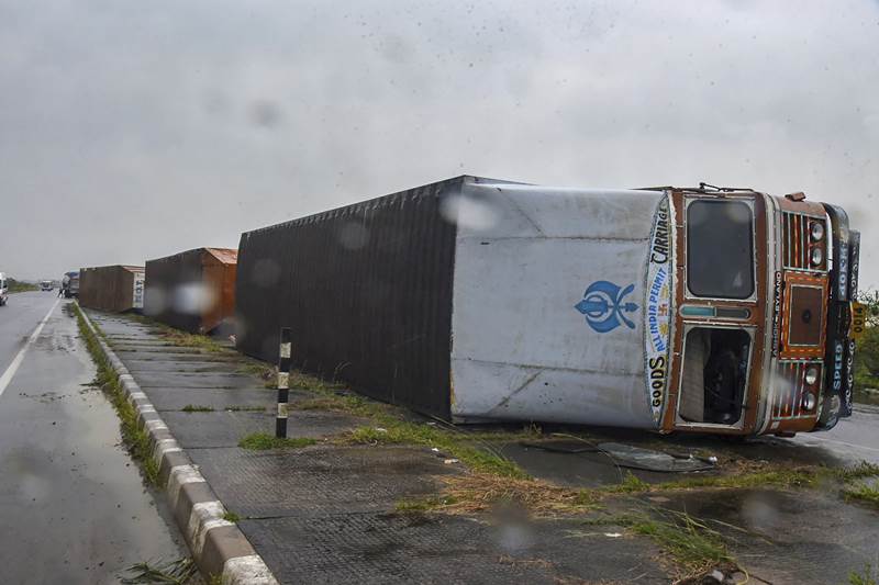 odisha cyclone 2018, cyclone titli images, cyclone titli path, cyclone titli kolkata, cyclone titli news, cyclone titli update, cyclone titli current status, cyclone titli update news, cyclone in odisha today, picture of cyclone in odisha, images of cyclone in odisha, pics of cyclone in odisha, andhra pradesh cyclone 2018