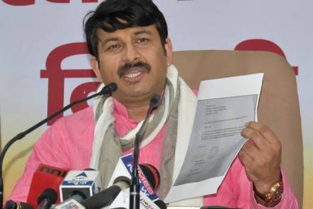 In his complaint, he said: "Amanatullah Khan, under the instructions of Arvind Kejriwal, manhandled and physically assaulted me in presence of my supporters..." (File/PTI) In his complaint, he said: "Amanatullah Khan, under the instructions of Arvind Kejriwal, manhandled and physically assaulted me in presence of my supporters..." (File/PTI)