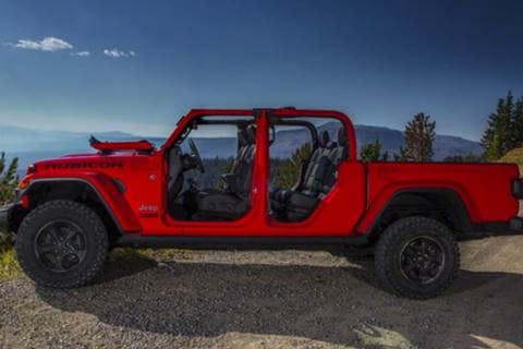 Jeep Gladiator Pick-up is the Jeep of dreams! Removable roof, doors, folding windscreen!