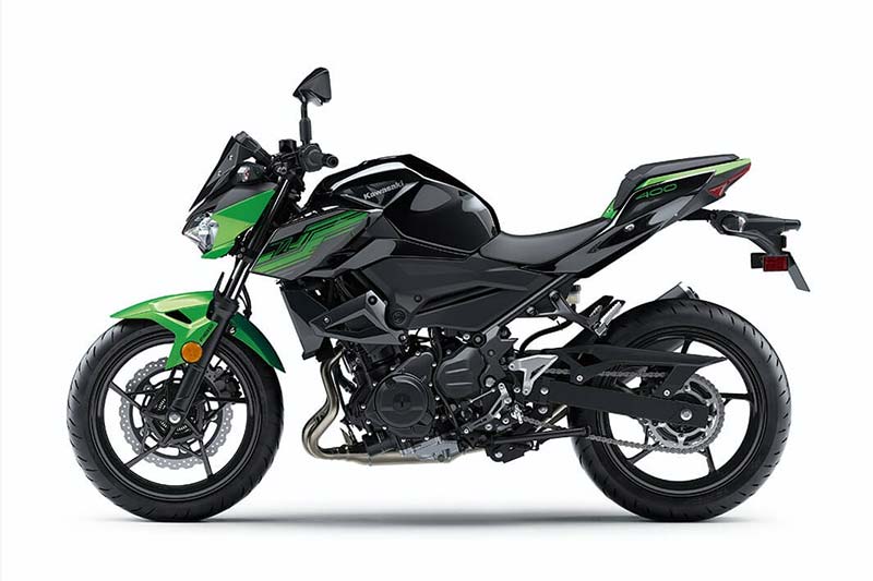 Kawasaki Z400 is powered by the tried and tested 399cc parallel-twin motor that has a max power output of 44 bhp and a torque of 38 Nm. This makes the Z400 more powerful than the outgoing Z300, the engine is mated to a 6-Speed gearbox and also comes with a slipper clutch. The bike also has lost 1 kg over the Z300 and now has a kerb weight of 167 kilograms.