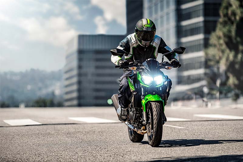 Kawasaki Z400 gets a twin headlamps cluster with LEDs similar to the twin design headlamp on the KTM 390 Duke. It also gets 41mm front forks and monoshock suspension setup at the rear. The company has confirmed a market launch in the European and North American markets and we expect the bike to go on sale in India later in 2019.