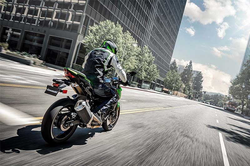 Kawasaki Z400 gets 5-spoke star pattern wheels and 150 mm rear tire further adds to the aggressive look. Rear braking duties are handled by a 220 mm petal disc and aso gets ABS control unit developed by Nissin.