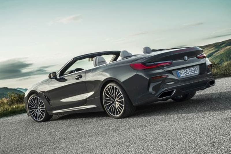 BMW 8 Series gets a soft-top roof with fully electric convertible roof. Roof opens and closes in 15 seconds at the touch of a button and when travelling at up to 50 km/h. Soft-top in Black as standard or Anthracite Silver effect as an option.