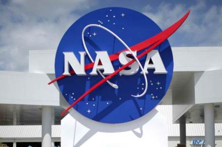 NASA, lunar robotic payloads, commercial robotic landers, payloads, CLPS program, science news