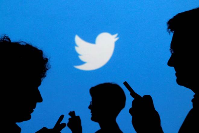 Twitter, Twitter post, Twitter home button, home-screen button, social network, display of tweets, technology