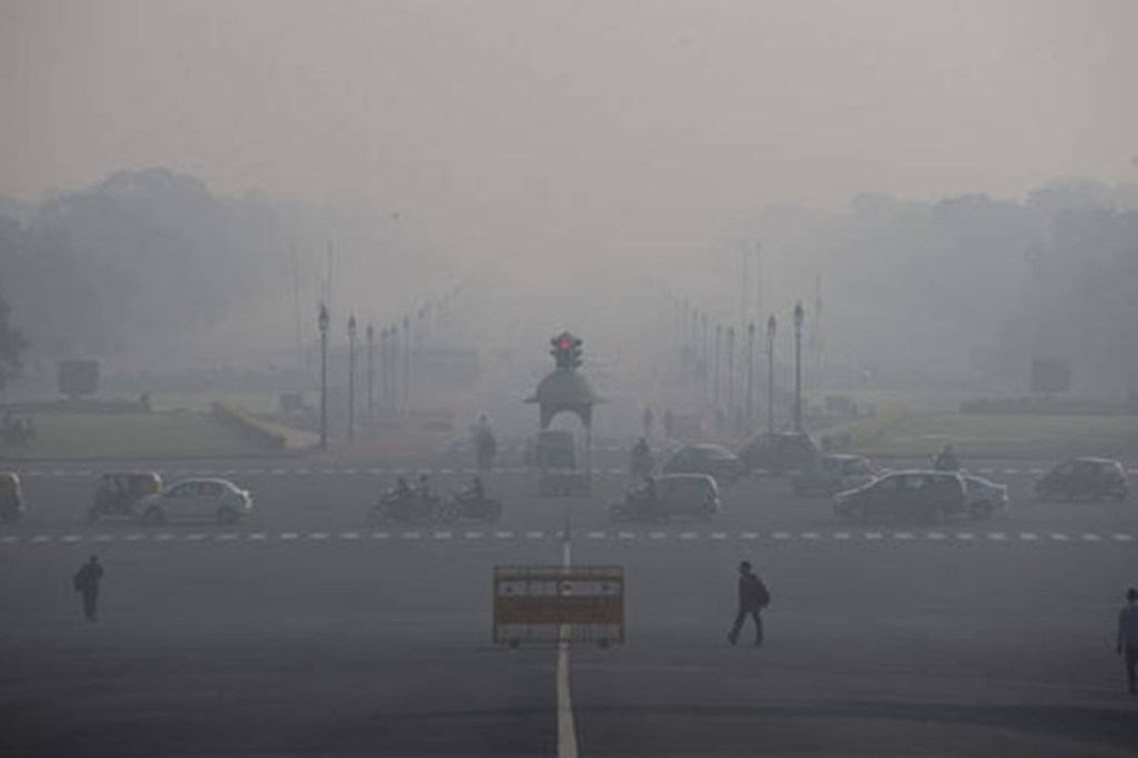 Delhi Air Quality: Misty Friday morning in the national capital, air quality ‘poor’ for second day Delhi Air Quality: Misty Friday morning in the national capital, air quality ‘poor’ for second day