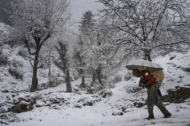 Jammu Kashmir Weather: Rain, snow in forecast, says MET Department Jammu Kashmir Weather: Rain, snow in forecast, says MET Department
