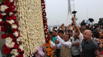 MIRCHI ATTACK, ARVIND KEJRIWAL, CHILLY POWDER ATTACK ON KEJRIWAL, KEJRIWAL ATTACK, CHILLY ATTACK ON DELHI CM, CHILLY POWDER ATTACK ON KEJRIWAL MIRCHI ATTACK, ARVIND KEJRIWAL, CHILLY POWDER ATTACK ON KEJRIWAL, KEJRIWAL ATTACK, CHILLY ATTACK ON DELHI CM, CHILLY POWDER ATTACK ON KEJRIWAL