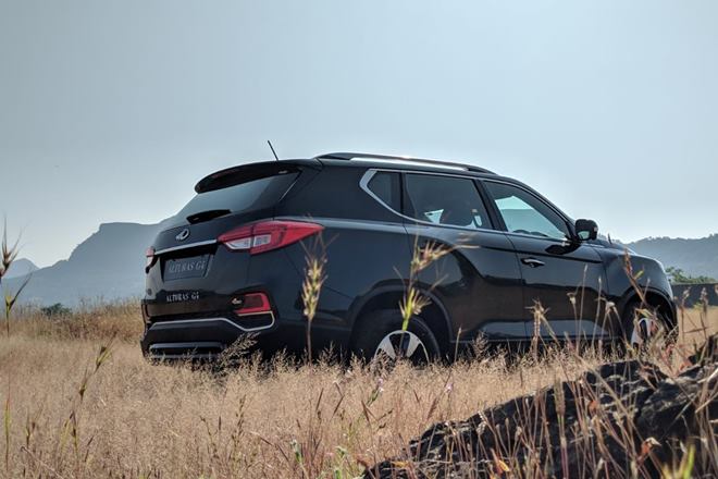 Mahindra Alturas will be offered in two variants and the top-variant will also feature 4WD. It will be powered by a new 2.2L diesel engine with 181 hp of power and 420 Nm of torque paired with a 7-speed automatic gearbox.