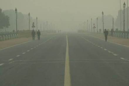 Delhi Weather Today: Misty Saturday morning in national capital, as air quality remains ‘very poor’ Delhi Weather Today: Misty Saturday morning in national capital, as air quality remains ‘very poor’