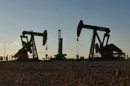 UAE amps up oil and gas output as Iran sanctions hit