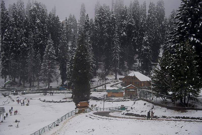 snowfall in kashmir, jammu kashmir showfall, manali, jammu snowfall pics, season first snowfall in kashmir, snowfall pics of himachal pradesh