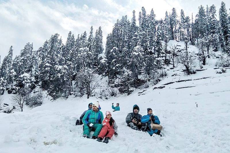 snowfall in kashmir, jammu kashmir showfall, manali, jammu snowfall pics, season first snowfall in kashmir, snowfall pics of himachal pradesh