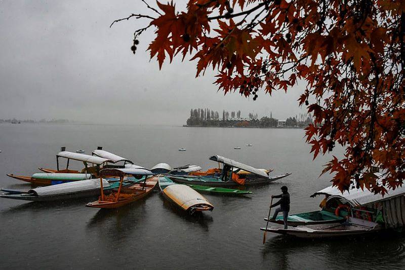 snowfall in kashmir, jammu kashmir showfall, manali, jammu snowfall pics, season first snowfall in kashmir, snowfall pics of himachal pradesh