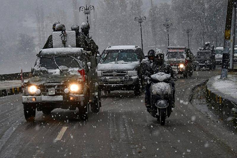 snowfall in kashmir, jammu kashmir showfall, manali, jammu snowfall pics, season first snowfall in kashmir, snowfall pics of himachal pradesh