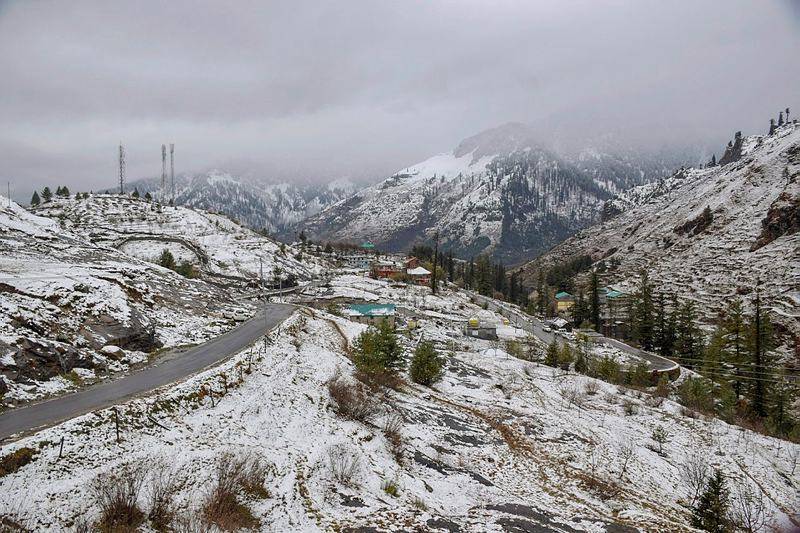 snowfall in kashmir, jammu kashmir showfall, manali, jammu snowfall pics, season first snowfall in kashmir, snowfall pics of himachal pradesh