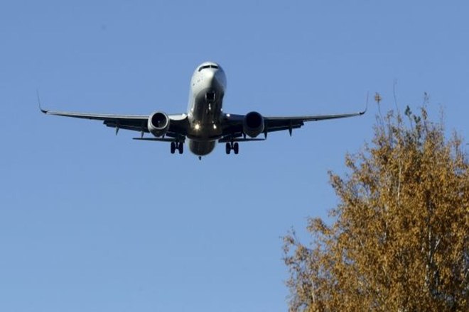 pilot sleeps in cockpit, sleeping pilot, australian pilot sleeps while flying plane, pilot sleeps in plane, sleeping Australian pilot misses destination landing, sleeping pilot forgets to land