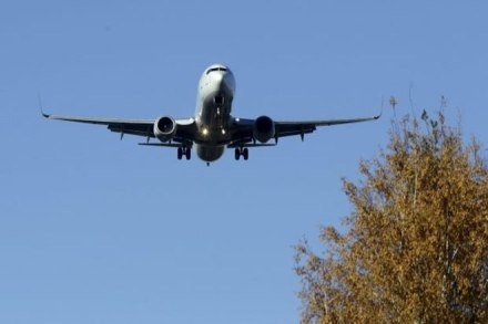 pilot sleeps in cockpit, sleeping pilot, australian pilot sleeps while flying plane, pilot sleeps in plane, sleeping Australian pilot misses destination landing, sleeping pilot forgets to land