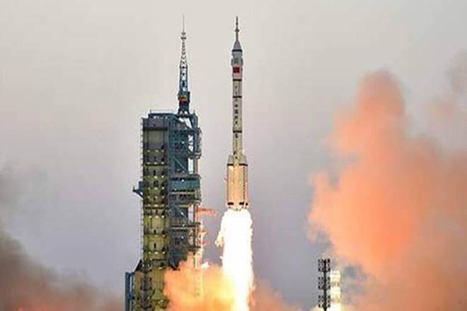 Speaking at the 12th China International Aviation and Aerospace Exhibition on Tuesday in Zhuhai, Wang Xiaojun said the rocket will be used to fly around the moon in China's manned lunar missions, reports Xinhua news agency. Speaking at the 12th China International Aviation and Aerospace Exhibition on Tuesday in Zhuhai, Wang Xiaojun said the rocket will be used to fly around the moon in China's manned lunar missions, reports Xinhua news agency.