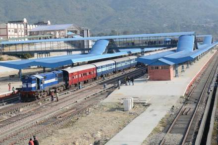 Indian railways cancels trains due tp Punjab farmers protest