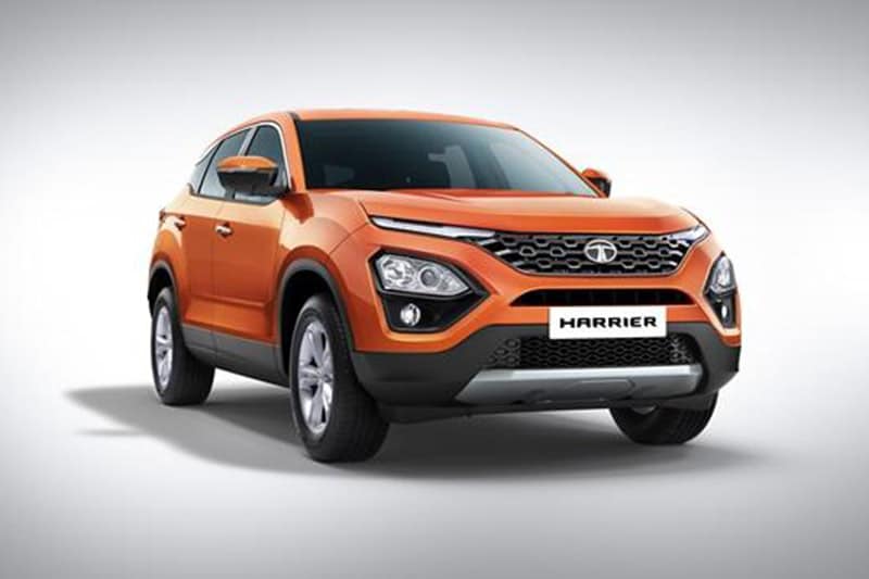 One of the most exciting visual highlights of the Tata Harrier is its aggressive looking front end. The fascia gets LED DRLs while the headlamps have been positioned unconventionally below. The honeycomb grille is another appealing touch.