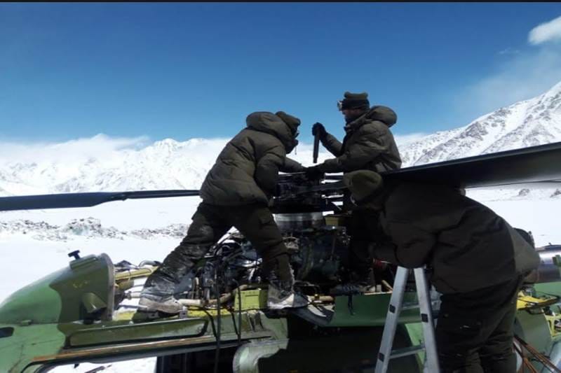 Due to extreme weather conditions, the repair work was hampered for a moment. (Image: MoD)