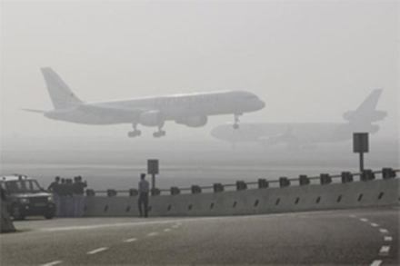 delhi temperature, delhi fog in december 2018, delhi fog today, delhi fog flight delays, delhi fog flight, delhi airport, fog in delhi.