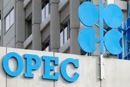  Iraq's Oil Minister Thamer al-Ghadhban said that there is a consensus among OPEC and non-OPEC producers to comply with the new agreement to trim output in a bid to stabilise the market.