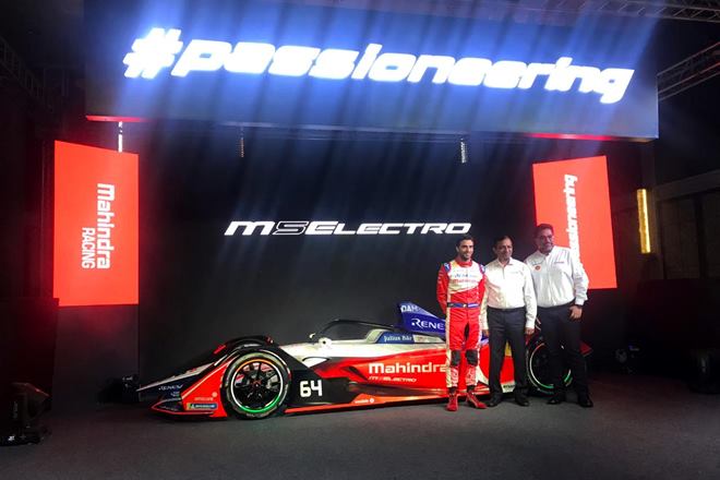 Jérôme d'Ambrosio with Pawan Goenka, MD Mahindra & Mahindra, Chairman, Mahindra Racing and Dilbagh Gill, CEO & Team Principal, Mahindra Racing