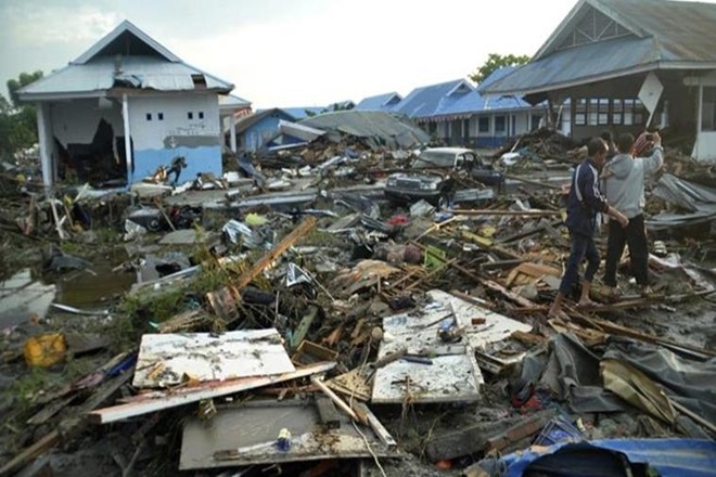 On Tuesday afternoon, hundreds of people fled to high ground in Java's Sumur district during a new Anak Krakatau explosion.