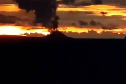 Indonesia hikes danger level for deadly tsunami volcano (Twitter)