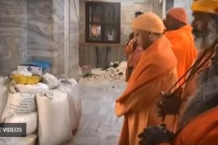 CM Yogi offers prayers at Gorakhnath Temple on Makar Sankranti