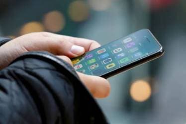 screen addict, screen addicts symptoms, digital detoxing, smartphone addiction, de-addiction centre