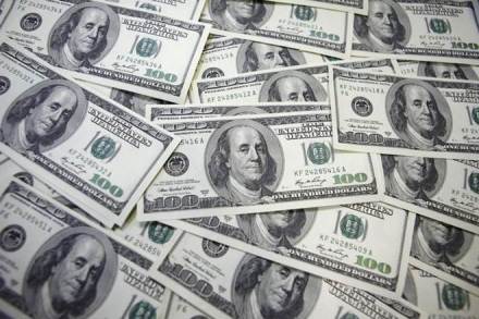  If the Fed holds rates in 2019, analysts see slim chances of further greenback appreciation. 