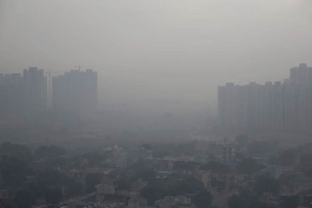 Delhi pollution level today: Air quality in 'severe' category, rainfall might bring respite