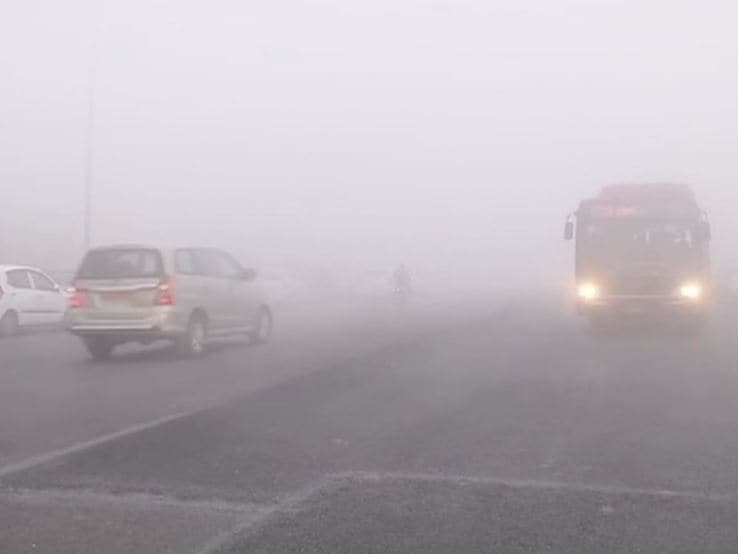 Tuesday also witnessed a cold morning with the minimum temperature settling at 7 degrees Celsius, two notches below normal. (Rajghat on Friday morning: ANI)