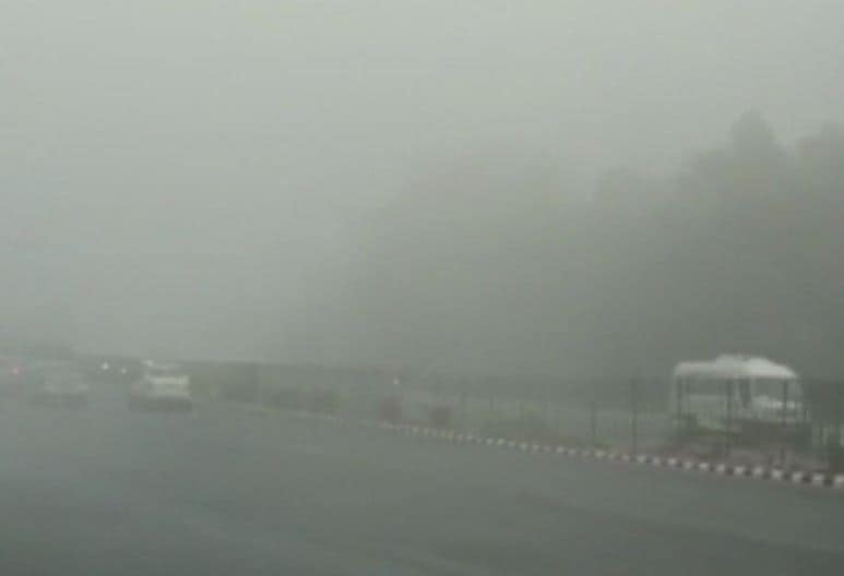 The humidity at 8.30 a.m was recorded at 100 per cent. The day's maximum temperature is expected to be at around 22 degree Celsius. (Ring road on Friday morning: ANI)