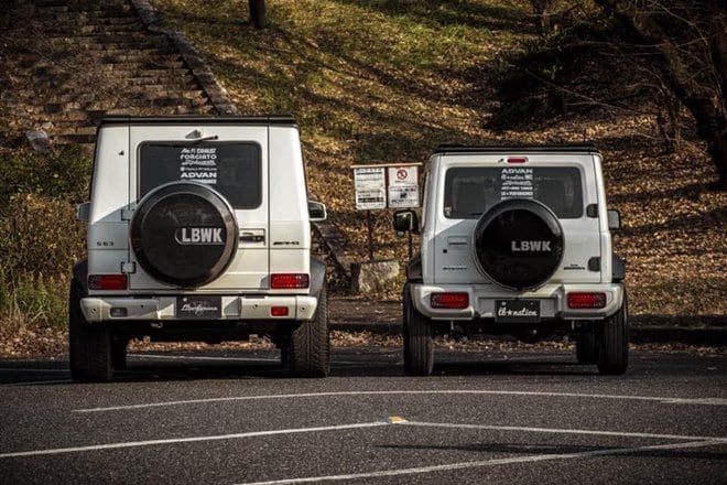 The designers at Liberty Walk added a big set of wheel arches that match the ones on the G-Class onto the Jimny, a new grille, and a new revised lower fascia. Over to the rear, the Jimny has been updated with tail lamps that look more like the ones on the G-Wagon.
