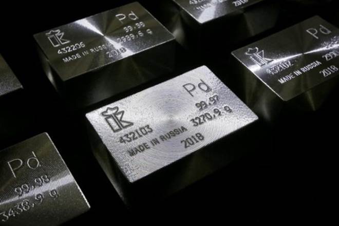 Palladium soars past $1,550 on mine strike fears; gold firm (Reuters File photo)