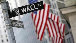 Wall Street edges lower in choppy session