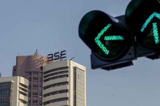 A traffic signal stands illuminated next to the Bombay Stock Exchange (BSE) building in Mumbai, India, on Thursday, Feb. 1, 2018. Prime Minister Narendra Modi's government ended a tax break on equity investments as it taps the stock market boom to boost its coffers. Photographer: Dhiraj Singh/Bloomberg