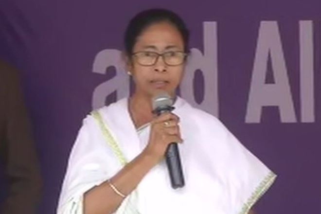 mamata banerjee, west bengal cm mamata banerjee, mamata banerjee dharna, mamata banerjee protest, trinamool congress, bjp, yogi adityanath, uttar pradesh