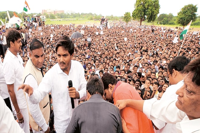 As in the past, even upper-caste families in poor-growth states fared worse than SC/ST in high-growth states, and vice versa As in the past, even upper-caste families in poor-growth states fared worse than SC/ST in high-growth states, and vice versa